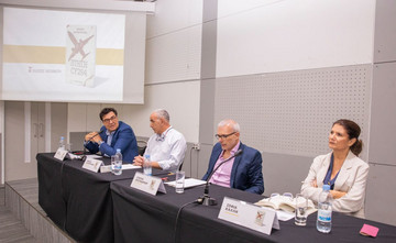 Ένα βιβλίο που κινείται μεταξύ ιστορικών γεγονότων και μυθοπλασίας και έχει αγκαλιαστεί από το κυπριακό και ελλαδικό κοινό
Ένα βιβλίο που κινείται μεταξύ ιστορικών γεγονότων και μυθοπλασίας και έχει αγκαλιαστεί από το κυπριακό και ελλαδικό κοινό