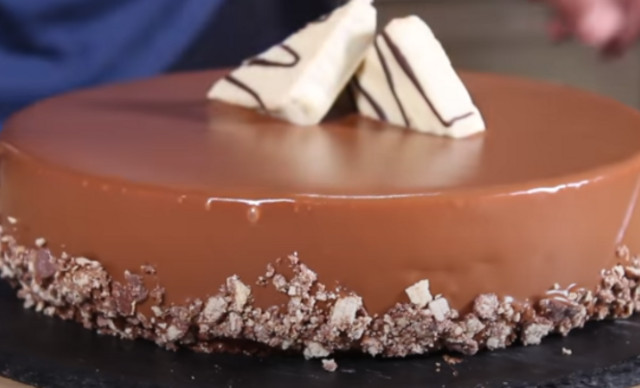 Πεντανόστιμη τούρτα-σοκοφρέτα σε λίγα λεπτά