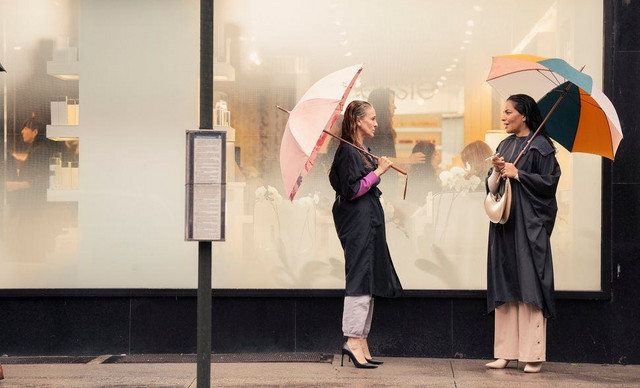 Rainy days guide: Τα κομμάτια που θα σου χαρίσουν ένα κομψό look