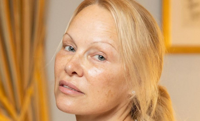 Pamela Anderson: «Όταν ανάτρεχα στο παρελθόν μου, σκεφτόμουν, δημιούργησα ένα τέρας»