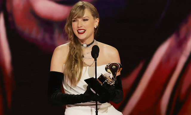 Taylor Swift: Κάλυψε το στόμα της με βεντάλια στα Grammys μετά το viral περιστατικό στις Χρυσές Σφαίρες