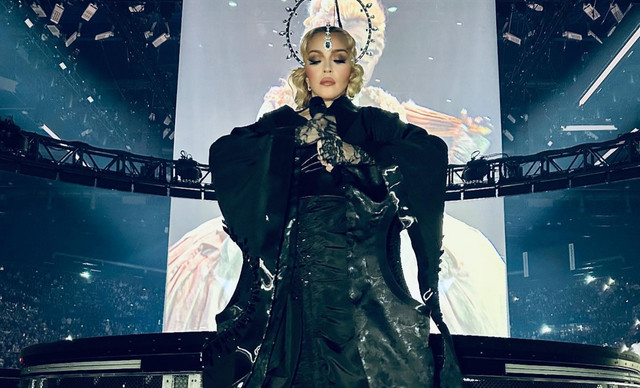 Madonna: Έπεσε από την καρέκλα κατά τη διάρκεια της συναυλίας της