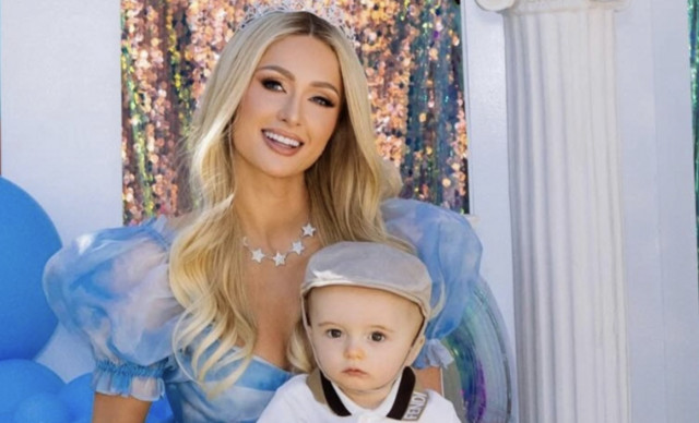 Paris Hilton: Ποζάρει μόνο με τον γιο της στο Instagram και τη ρωτάνε πού είναι η κόρη της