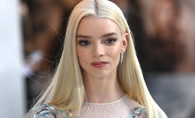 Anya Taylor Joy: Έδειξε για πρώτη φορά το ιδιαίτερο νυφικό που έβαλε στο γάμο της