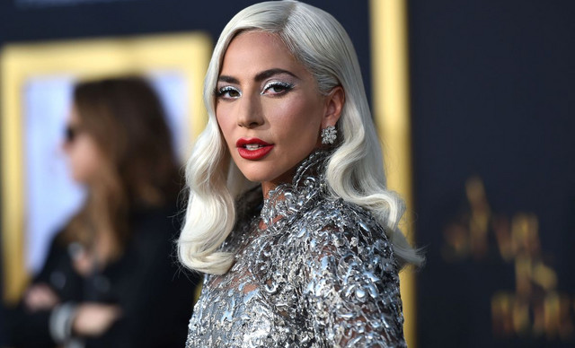 Παντρεύεται η Lady Gaga; Οι φωτογραφίες με μονόπετρο που πυροδότησαν τις φήμες