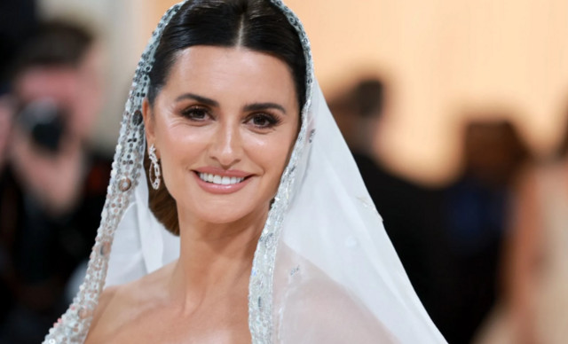 Penélope Cruz: Έγινε 50 και ανατρέχουμε στις best of εμφανίσεις της που υμνούν την κομψότητα