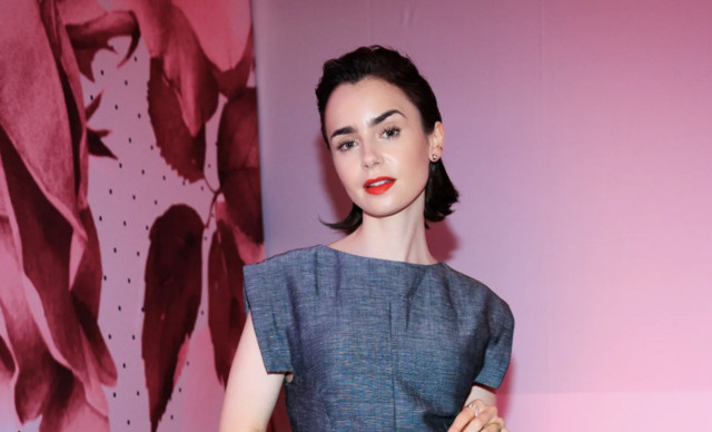 Lily Collins: Επιβεβαίωσε την παραμονή στην μόδα αυτού του shoe-trend