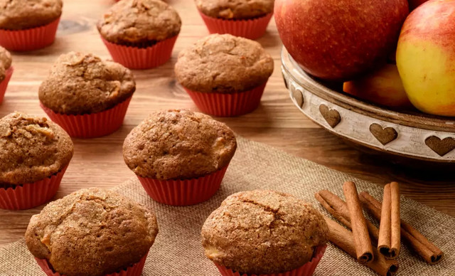 Συνταγή για μοσχομυριστά muffins με μήλο, κανέλα και αλεύρι ολικής άλεσης