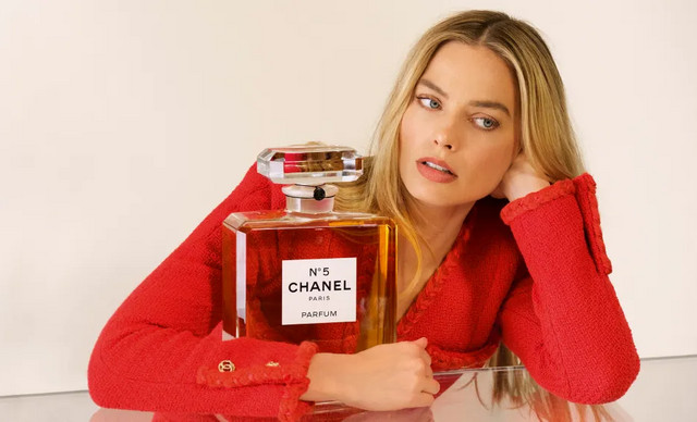 Chanel No 5: Το νέο διαφημιστικό του θρυλικού αρώματος με την Margot Robbie