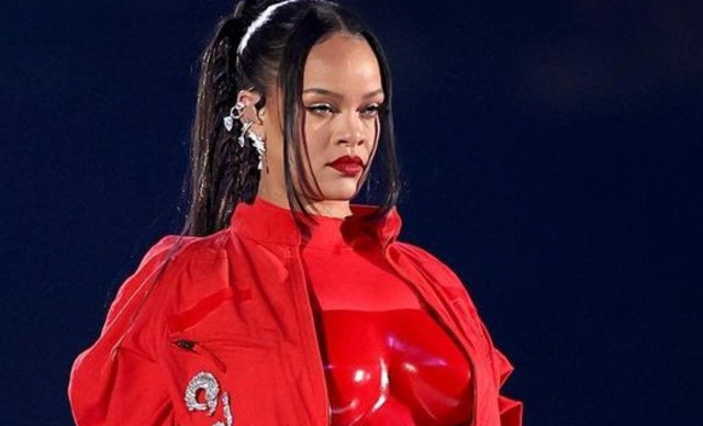 Η Rihanna υιοθέτησε το πιο εκκεντρικό trend της χρονιάς