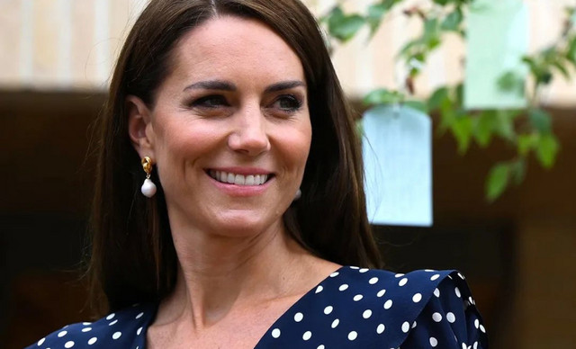 Kate Middleton: Η εικόνα τής να πηγαίνει τα παιδιά της στο σχολείο κάνει το γύρο του διαδικτύου