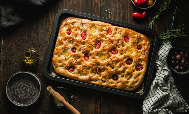 Ιταλική focaccia με ντοματίνια