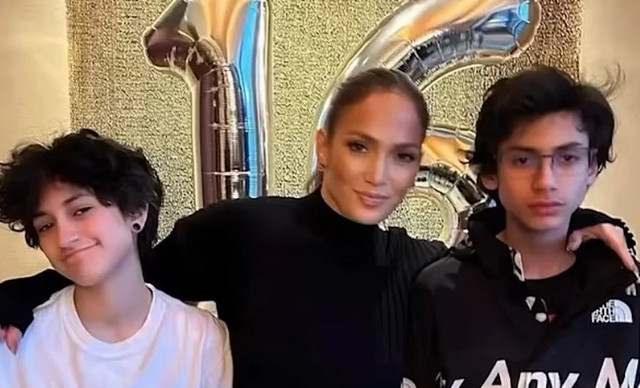 Jennifer Lopez: Μάς συστήνει τα δίδυμα παιδιά της, Max και Emme