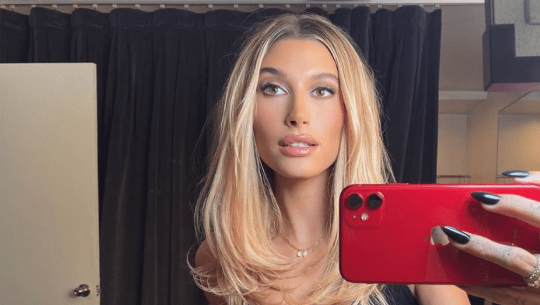 Το νέο hair look της Hailey Bieber θα “φορεθεί” πολύ φέτος το φθινόπωρο