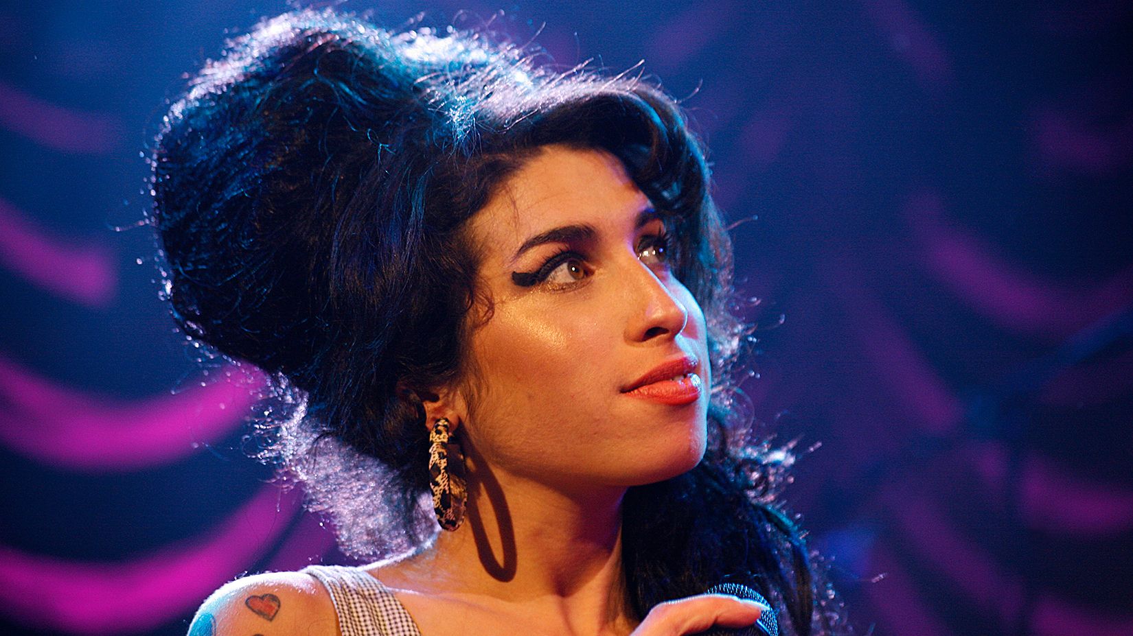 Amy Winehouse: 13 χρόνια από τον θανατό της – Το ανυπέρβλητο ταλέντο και η εξάρτηση από το αλκόολ