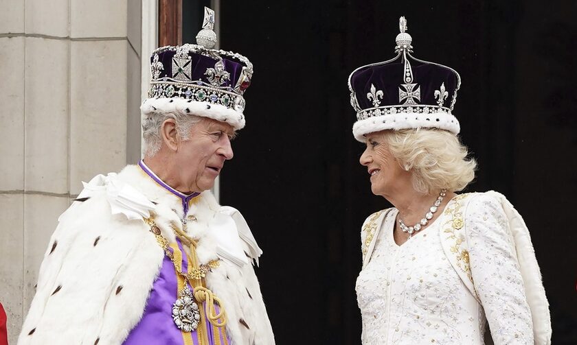 Βασιλιάς Κάρολος: Το νέο πορτρέτο με την βασίλισσα Καμίλα και τον πρίγκιπα Γουίλιαμ πυροδοτεί ερωτήματα