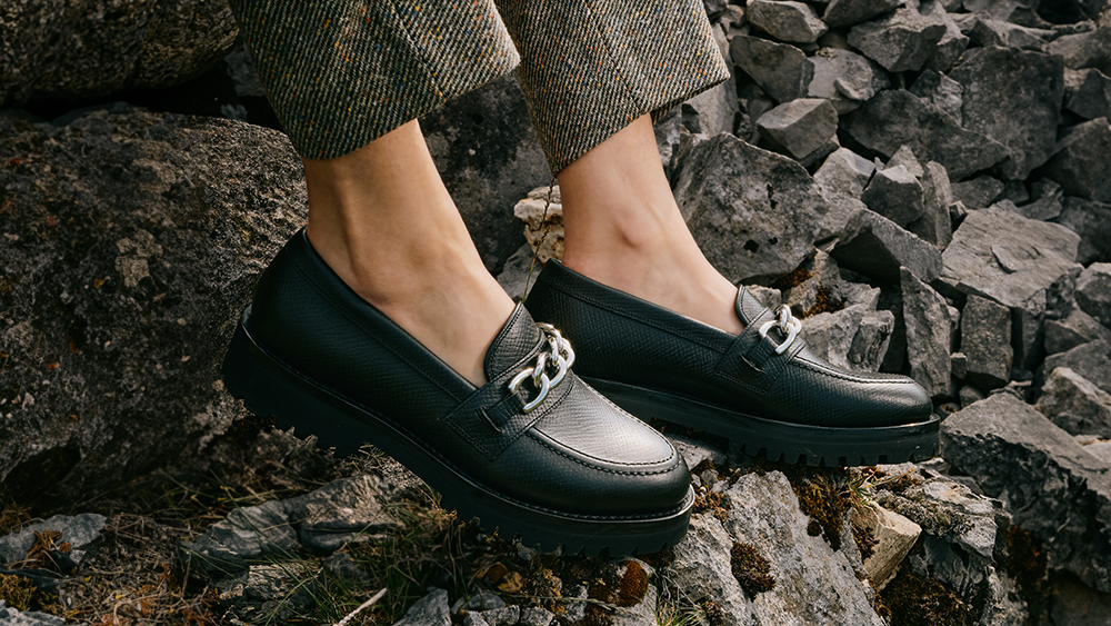 Τα loafers είναι το must-have item της σεζόν και προτείνουμε 3 Zara σχέδια μέχρι 60 ευρώ