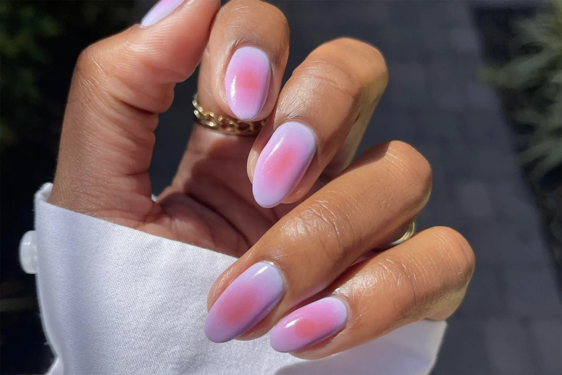 Aura Nails: Η νέα τάση στο manicure που αντανακλά την προσωπικότητά σου