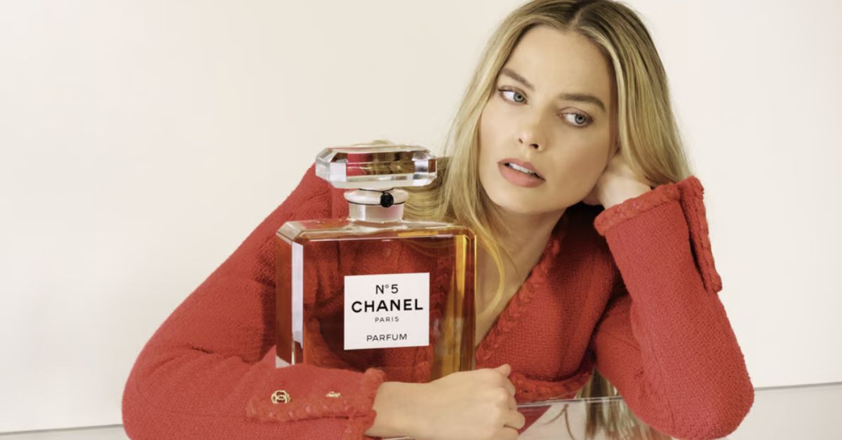 Η Margot Robbie είναι το νέο πρόσωπο του Chanel N°5