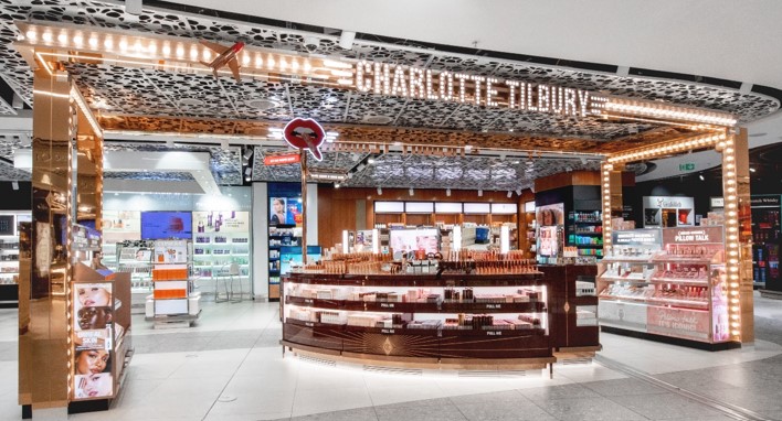 Η Charlotte Tilbury Beauty “προσγειώθηκε” στο Αεροδρόμιο της Λάρνακας για ένα μαγικό ταξίδι σε προϊόντα ομορφιάς