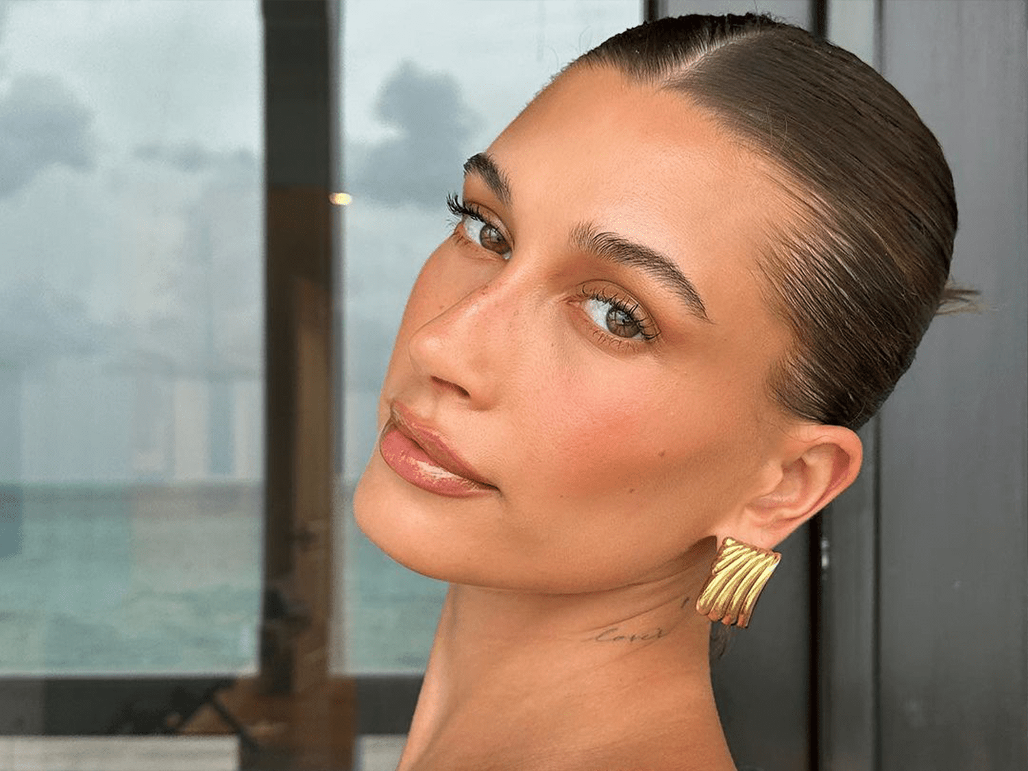 Hailey Bieber: Ανέβασε την πρώτη φωτογραφία με τον γιο της