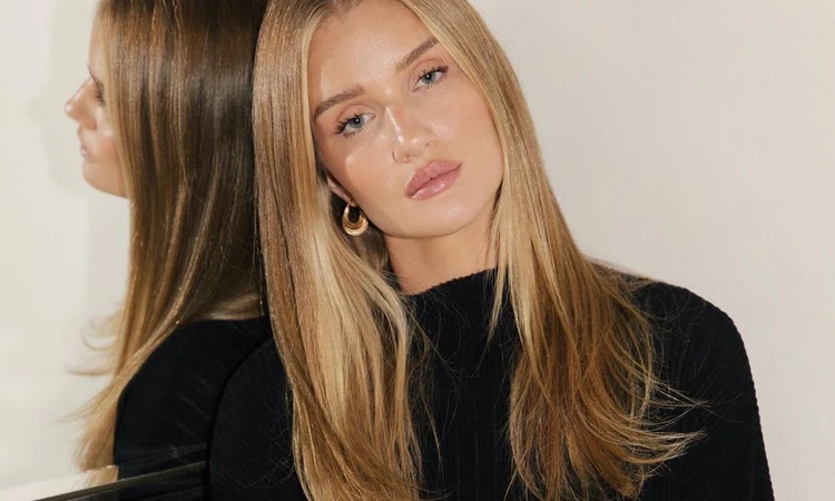 Η Rosie Huntington Whiteley μας ξάφνιασε: Ποια παράξενη επιλογή έκανε στα παπούτσια της;