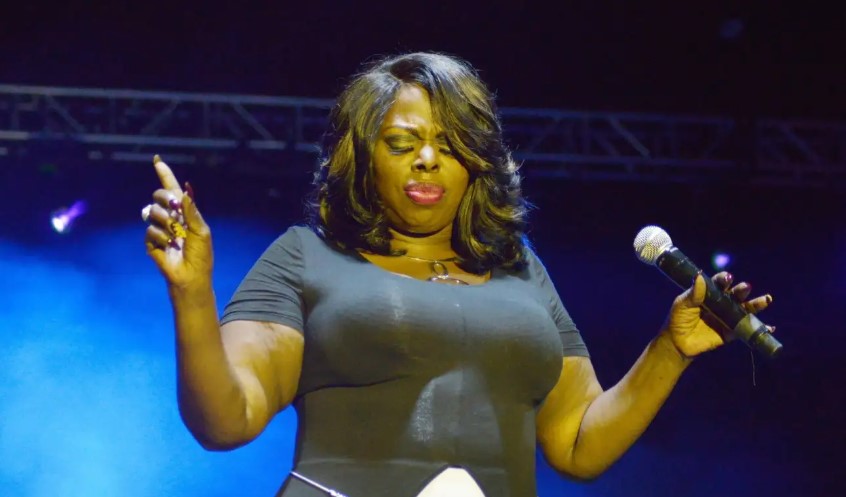 Angie Stone: Νεκρή σε τροχαίο η τραγουδίστρια