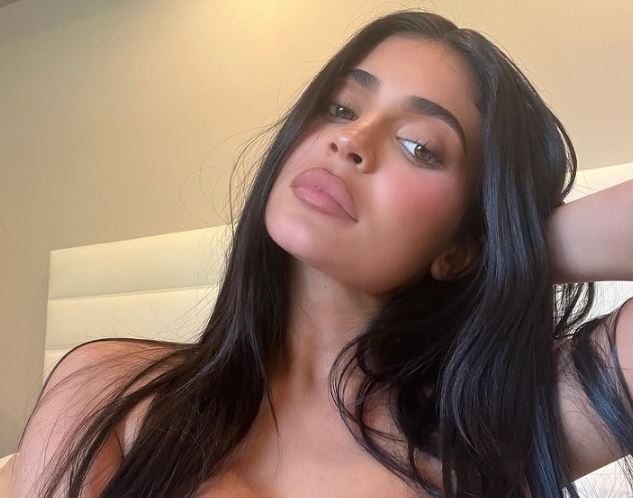 Kylie Jenner: Προσπάθησε να επανακτήσει τα κατεστραμμένα της μαλλιά και αυτό είναι το αποτέλεσμα!