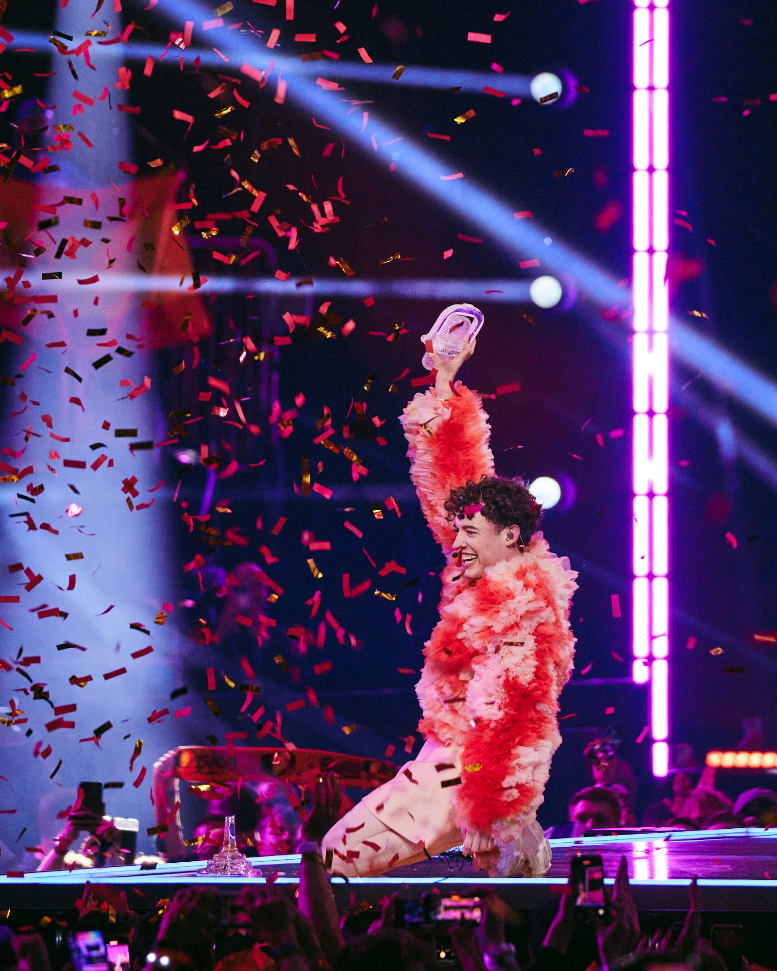 Το Nemo που κέρδισε τη Eurovision διασκεδάζει με Σάττι και Πανταζή