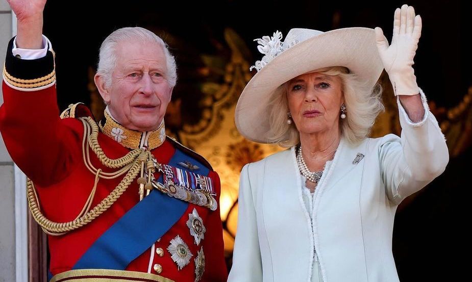 Βασίλισσα Καμίλα: Τι ψιθύρισε στον Κάρολο