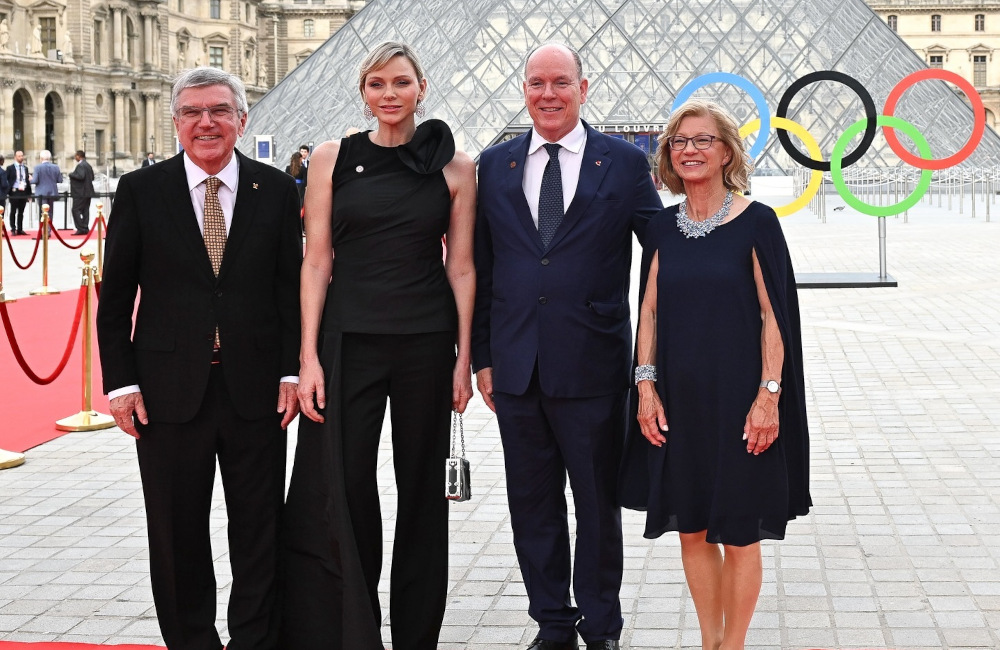 Βασίλισσες στο Παρίσι για τους Ολυμπιακούς Αγώνες - Τι φόρεσαν Σαρλίν, Λετίθια και Μαίρη της Δανίας σε επίσημο δείπνο